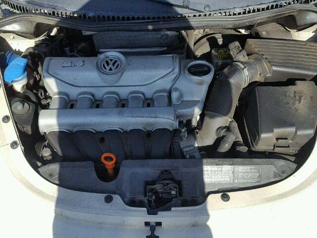 3VWRF31Y08M401226 - 2008 VOLKSWAGEN NEW BEETLE 奶油色 照片 7