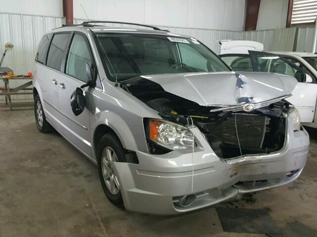 2A4RR5D17AR200825 - 2010 CHRYSLER TOWN & COU SILVER photo 1