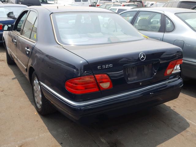 WDBJF65F6WA665425 - 1998 MERCEDES-BENZ E 320 BLUE photo 3