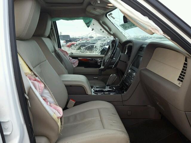 5LMJJ2HT3HEL03129 - 2017 LINCOLN NAVIGATOR Biały zdjęcie 5