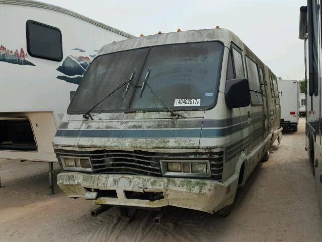 1GBKP37WXJ3320155 - 1988 CHEVROLET P30 TAN photo 2