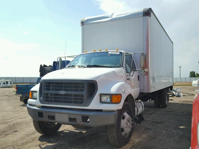 3FDNF65A1YMA63993 - 2000 FORD F650 SUPER WHITE photo 2