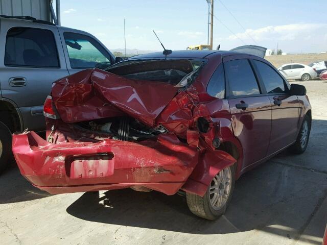 1FAHP3FNXAW291548 - 2010 FORD FOCUS SE RED photo 4