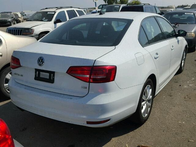 3VWD17AJ2FM240152 - 2015 VOLKSWAGEN JETTA SE WHITE photo 4