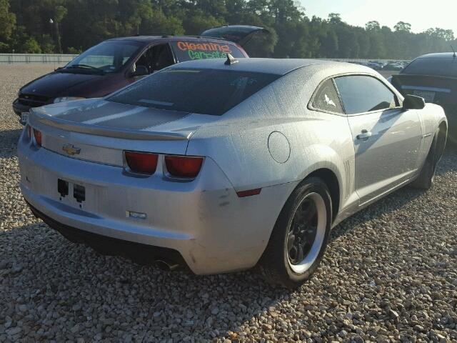 2G1FA1E38C9198717 - 2012 CHEVROLET CAMARO SILVER photo 4