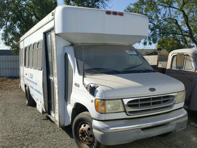 1FDXE45S11HA77024 - 2001 FORD E450 SUPER WHITE photo 1