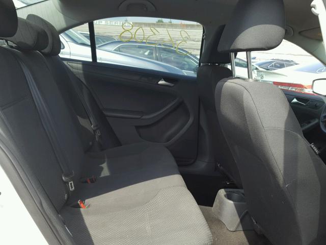 3VW2K7AJ8DM390574 - 2013 VOLKSWAGEN JETTA WHITE photo 6