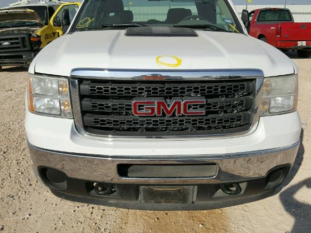 1GT21ZCG9BZ359686 - 2011 GMC SIERRA C25 WHITE photo 7