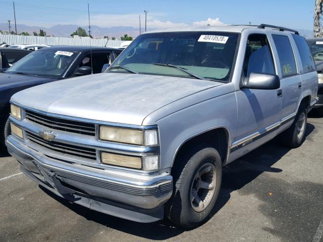 1GNEC13R4VJ350169 - 1997 CHEVROLET TAHOE C150 SILVER photo 2