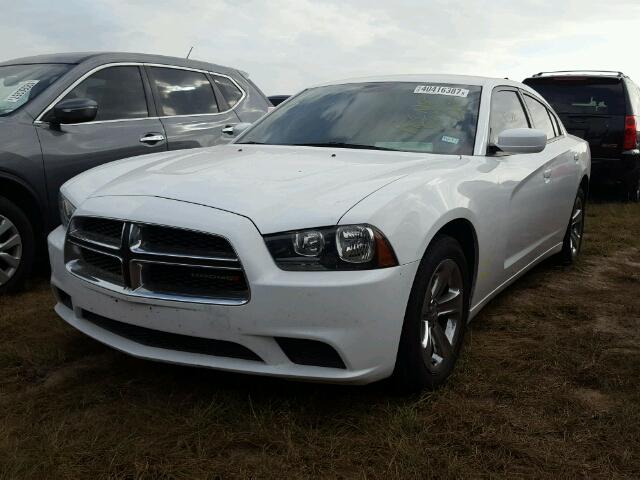 2C3CDXBGXDH730380 - 2013 DODGE CHARGER WHITE photo 2