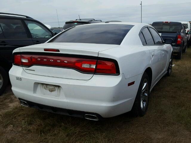 2C3CDXBGXDH730380 - 2013 DODGE CHARGER WHITE photo 4