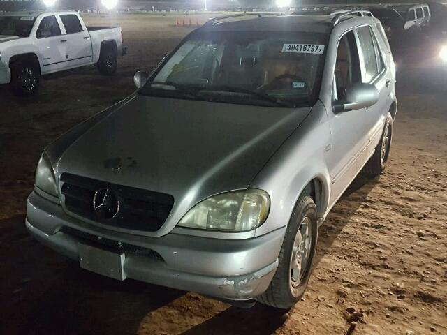 4JGAB54E91A230063 - 2001 MERCEDES-BENZ ML 320 GRAY photo 2