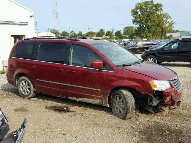 2A4RR5D11AR441974 - 2010 CHRYSLER TOWN & COU RED photo 9