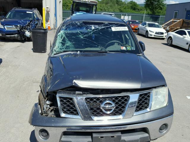 1N6AD07WX6C463237 - 2006 NISSAN FRONTIER C GRAY photo 9