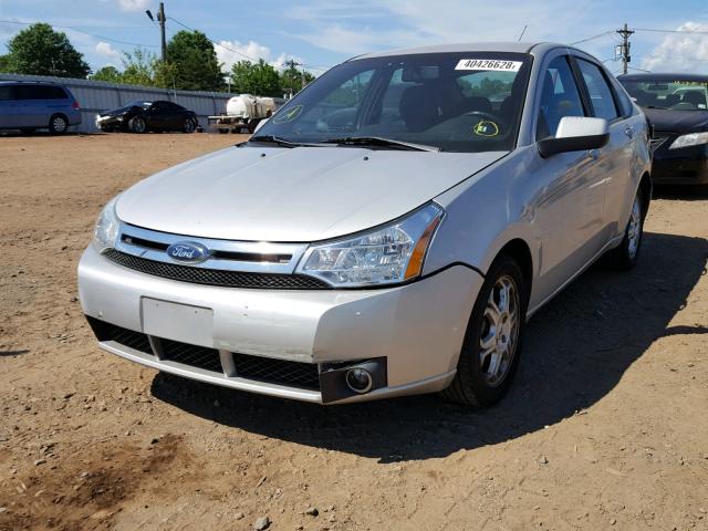 1FAHP36N09W185153 - 2009 FORD FOCUS SES SILVER photo 2