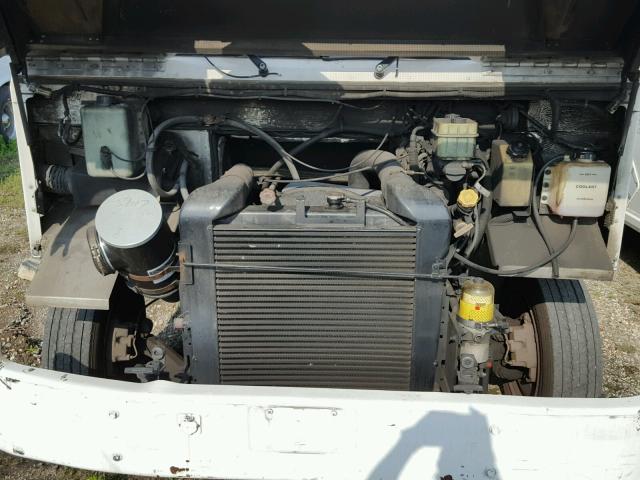 4UZA4FF45WC932994 - 1998 FREIGHTLINER CHASSIS M WHITE photo 7