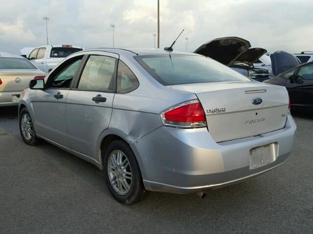 1FAHP35N99W108833 - 2009 FORD FOCUS SE SILVER photo 3