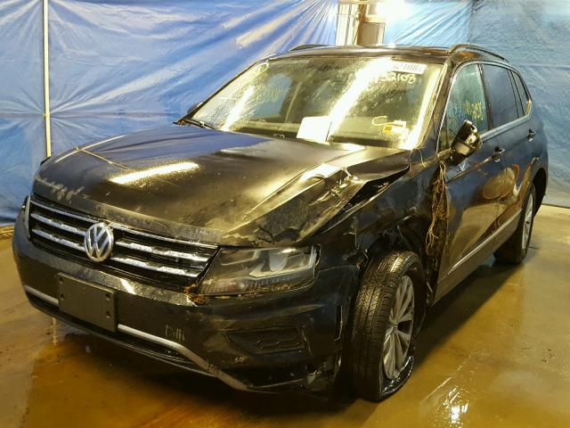 3VV2B7AX6JM130369 - 2018 VOLKSWAGEN TIGUAN SE BLACK photo 2