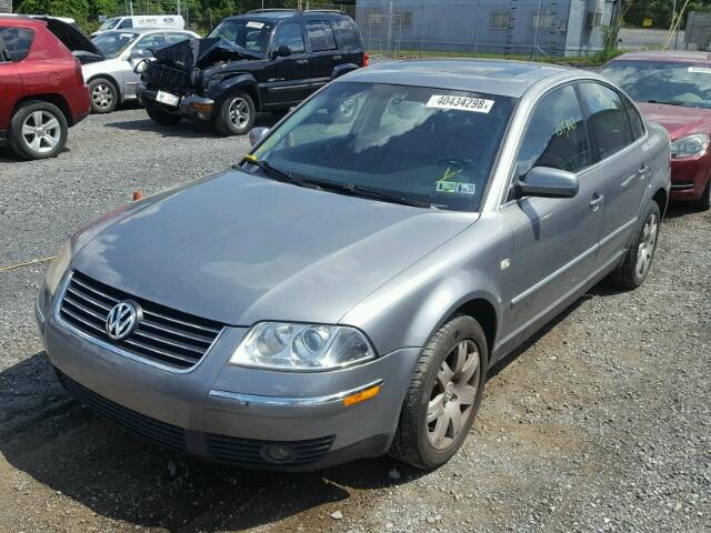 WVWTH63BX3P256826 - 2003 VOLKSWAGEN PASSAT GLX SILVER photo 2