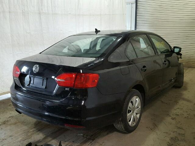 3VWD17AJ4EM417427 - 2014 VOLKSWAGEN JETTA SE BLACK photo 4