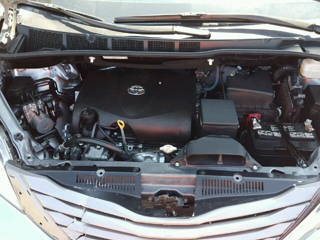 5TDYZ3DCXHS795095 - 2017 TOYOTA SIENNA XLE SILVER photo 7