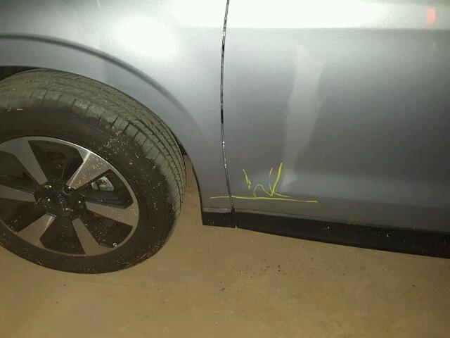 JF2SJAGC0HH552172 - 2017 SUBARU FORESTER 2 SILVER photo 9