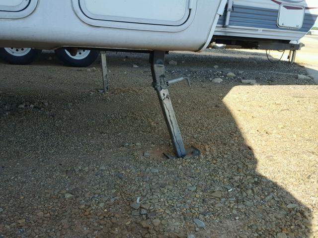 4YDF368205D511456 - 2005 KEYSTONE MONTANA WHITE photo 9