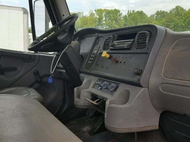 1FVACWCS47HY88134 - 2007 FREIGHTLINER M2 106 MED WHITE photo 9