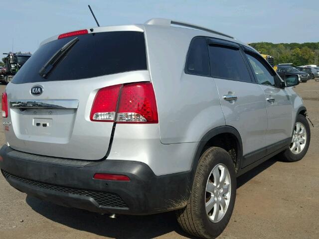 5XYKT4A62CG197875 - 2012 KIA SORENTO SILVER photo 4