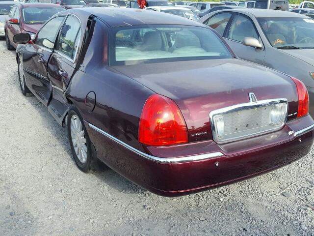 1LNHM83W64Y670712 - 2004 LINCOLN TOWN CAR U MAROON photo 3