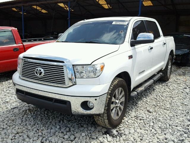 5TFHW5F18DX303362 - 2013 TOYOTA TUNDRA CRE WHITE photo 2