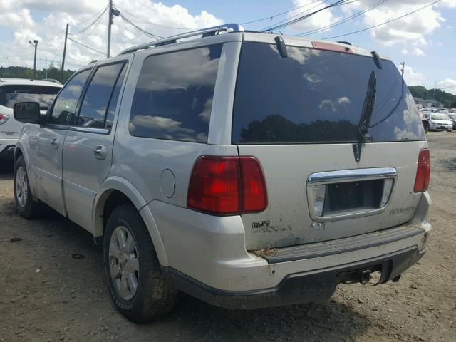5LMFU28515LJ18907 - 2005 LINCOLN NAVIGATOR 白色 照片 3