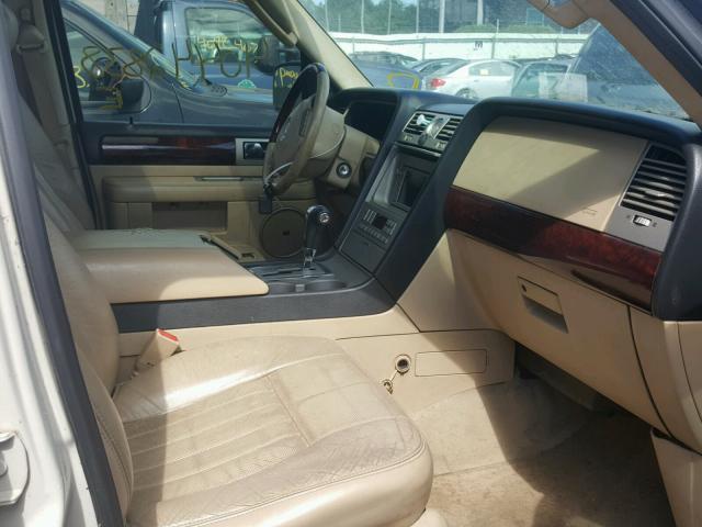 5LMFU28515LJ18907 - 2005 LINCOLN NAVIGATOR 白色 照片 5