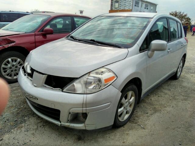 3N1BC13E58L391886 - 2008 NISSAN VERSA S SILVER photo 2