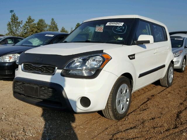 KNDJT2A52C7452674 - 2012 KIA SOUL WHITE photo 2