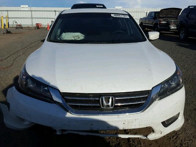 1HGCR2F57DA040904 - 2013 HONDA ACCORD WHITE photo 9