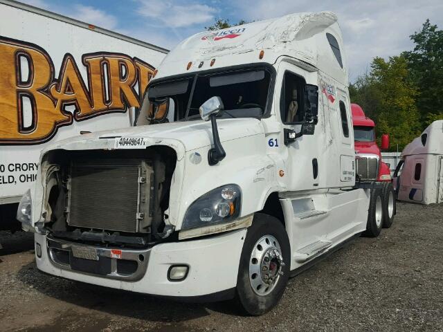 1FUJGLD56GLGP4374 - 2016 FREIGHTLINER CASCADIA 1 WHITE photo 2