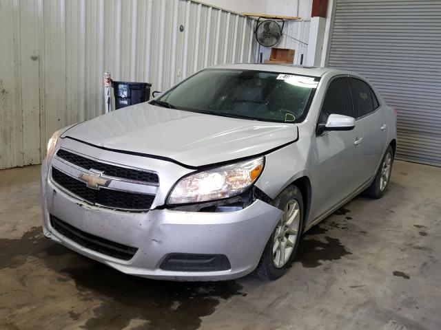 1G11D5RR2DF109319 - 2013 CHEVROLET MALIBU 1LT ვერცხლისფერი ფოტო 2