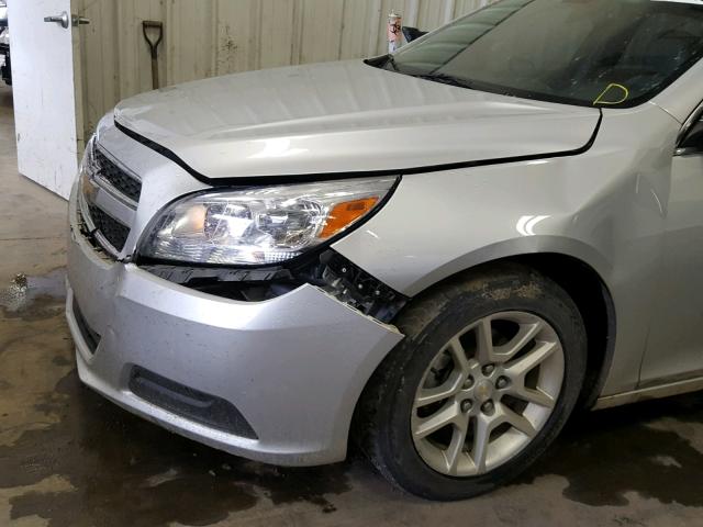 1G11D5RR2DF109319 - 2013 CHEVROLET MALIBU 1LT ვერცხლისფერი ფოტო 9