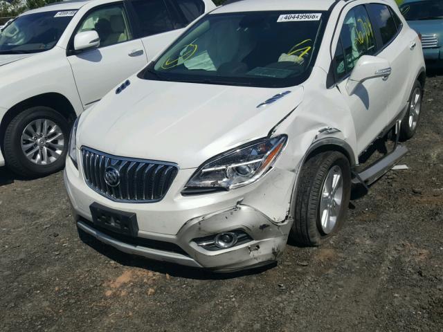 KL4CJFSB6FB174433 - 2015 BUICK ENCORE CON WHITE photo 2