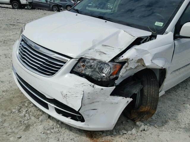 2C4RC1BG7FR587603 - 2015 CHRYSLER TOWN & COU WHITE photo 9