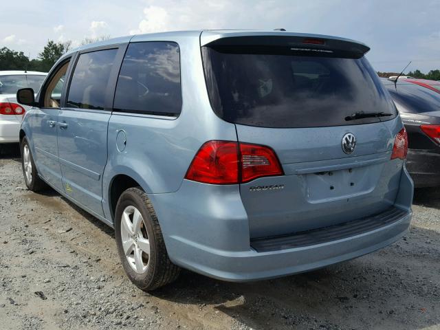 2V4RW3D14AR333437 - 2010 VOLKSWAGEN ROUTAN SE BLUE photo 3