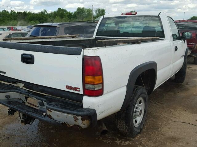 1GTHC24U43E255602 - 2003 GMC SIERRA C25 WHITE photo 4