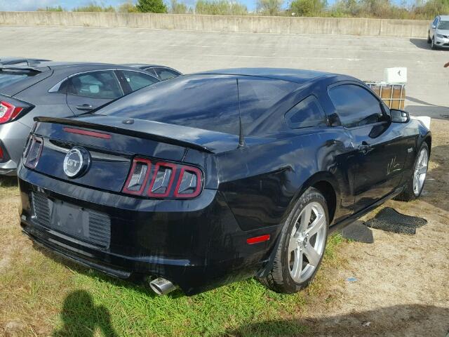 1ZVBP8CF7D5210944 - 2013 FORD MUSTANG BLACK photo 4