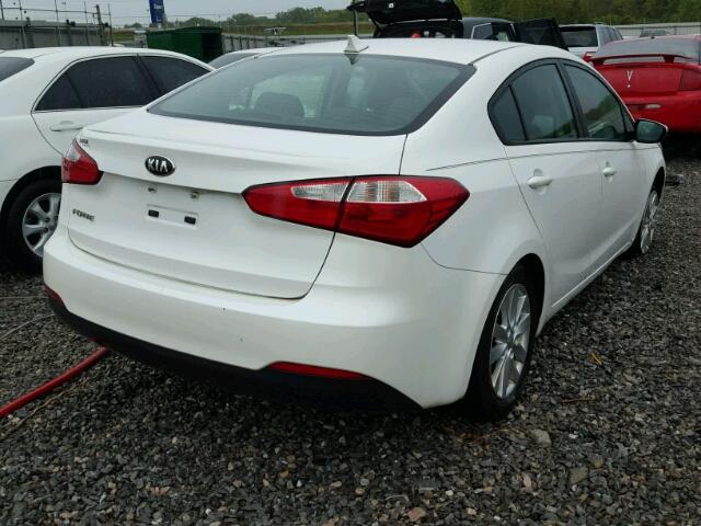 KNAFX4A60F5356019 - 2015 KIA FORTE LX WHITE photo 4