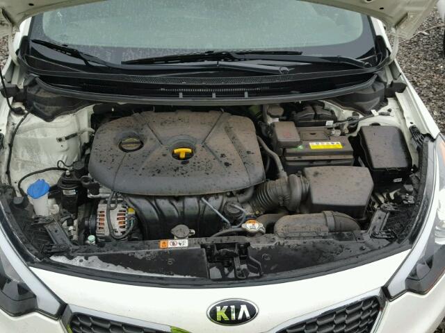 KNAFX4A60F5356019 - 2015 KIA FORTE LX WHITE photo 7