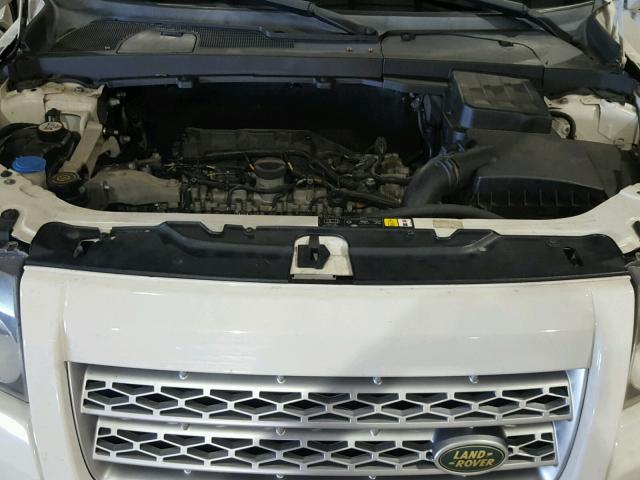 SALFT24N48H086339 - 2008 LAND ROVER LR2 HSE TE WHITE photo 7