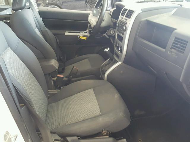 1J8FT47WX8D706926 - 2008 JEEP COMPASS SP WHITE photo 5