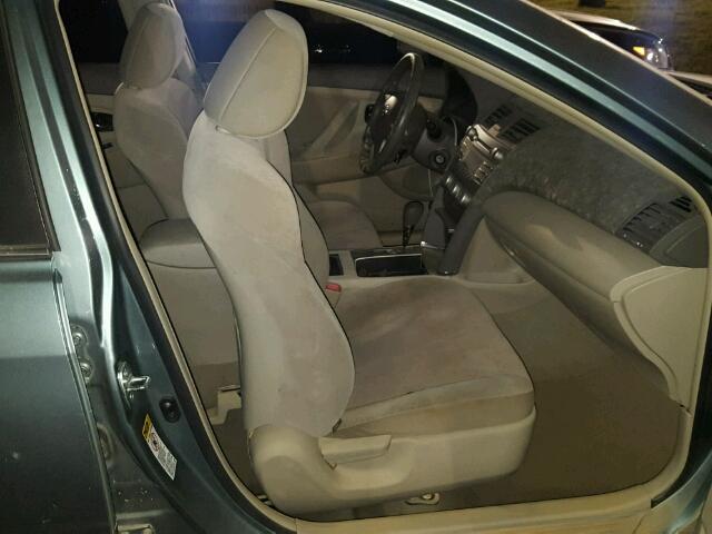 4T4BF3EK1BR160887 - 2011 TOYOTA CAMRY GRAY photo 5