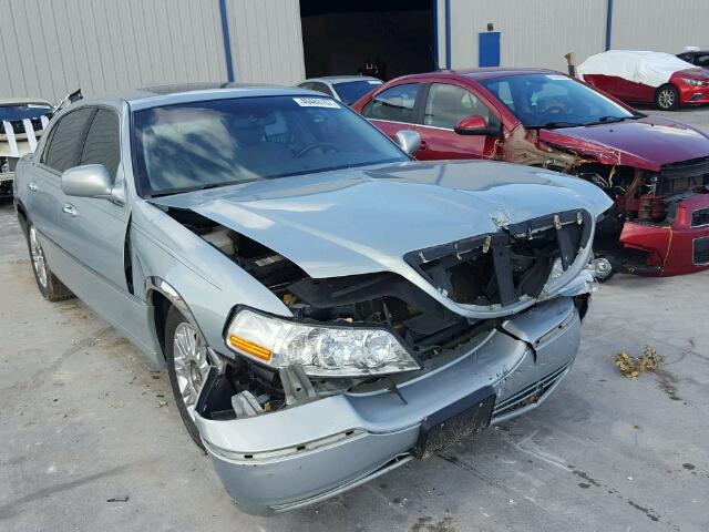 1LNHM82V17Y607823 - 2007 LINCOLN TOWN CAR S WHITE photo 1